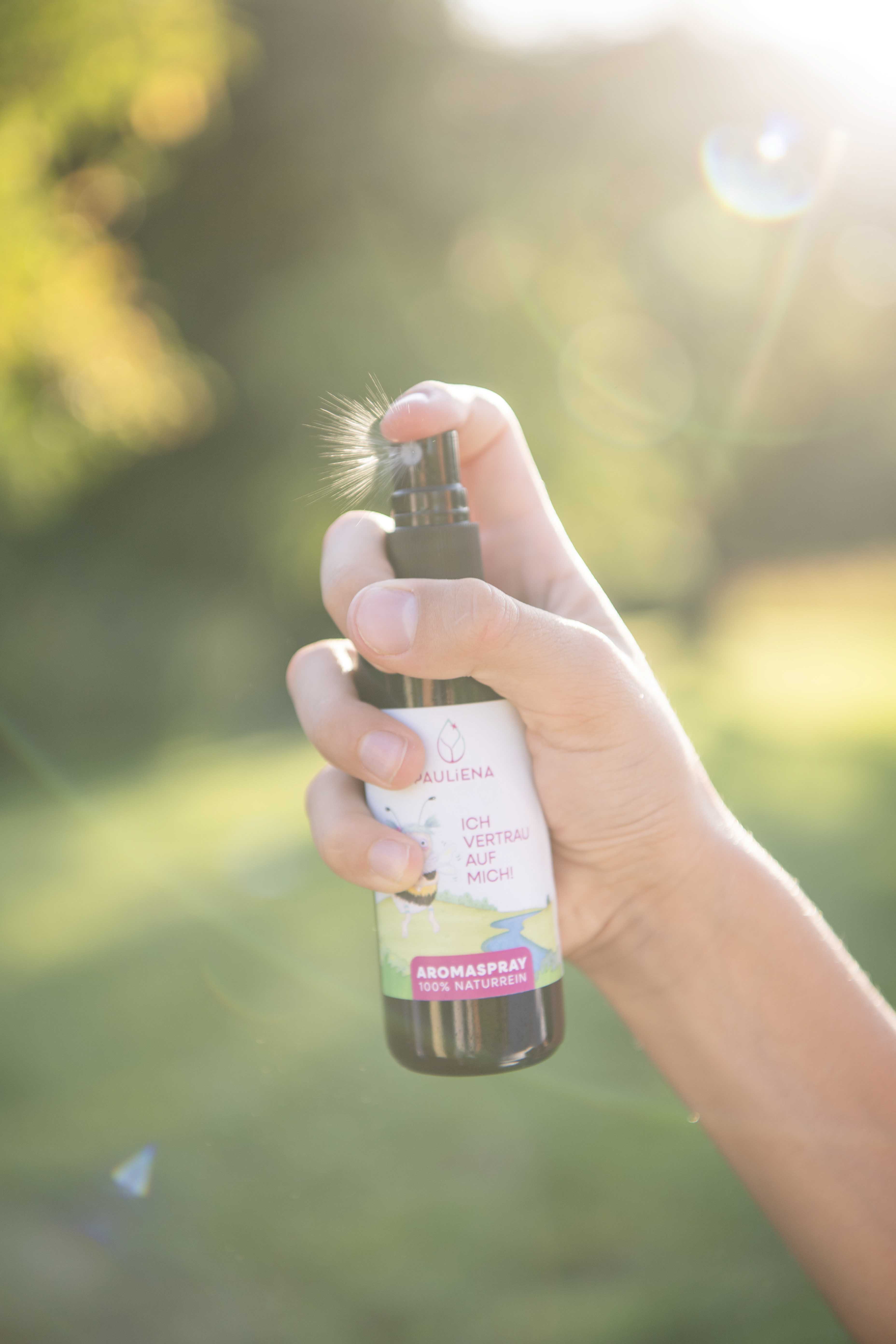 Pauliena Aromaspray wird versprüht